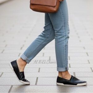 Frye Black Leather Slip-On Flats Size 8.5 | Classic Everyday Comfort Shoes NWB